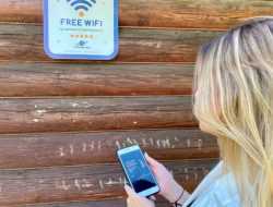 ГИБДД начала оповещать участников движения через общественный Wi-Fi