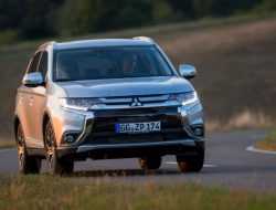 Бестселлер Mitsubishi в России отзывают из-за проблем с тормозами