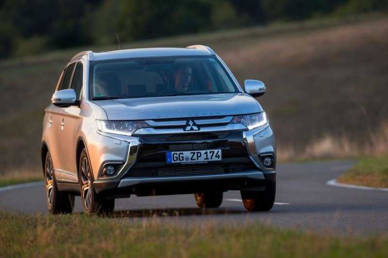 Бестселлер Mitsubishi в России отзывают из-за проблем с тормозами