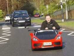 Британец «прокачал» игрушечную машинку и ездит на ней каждый день