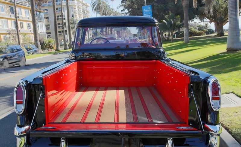 
            Пикап 1956 года сестры Майкла Джексона продали за $112 500
        