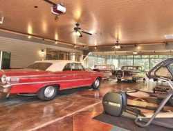 В США продают дом, в котором есть гараж на 25 машин. Фото