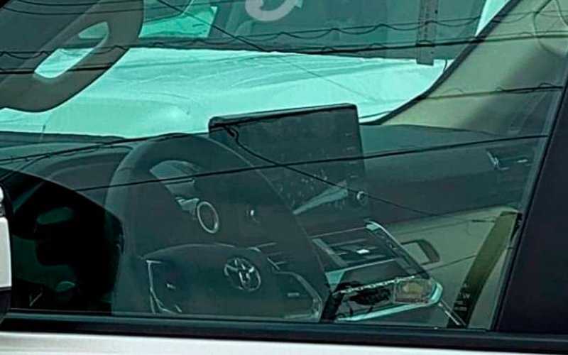 
            Фотошпионы засняли салон нового Toyota Land Cruiser 300
        