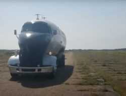 Самолет превратили в дом на колесах. Видео