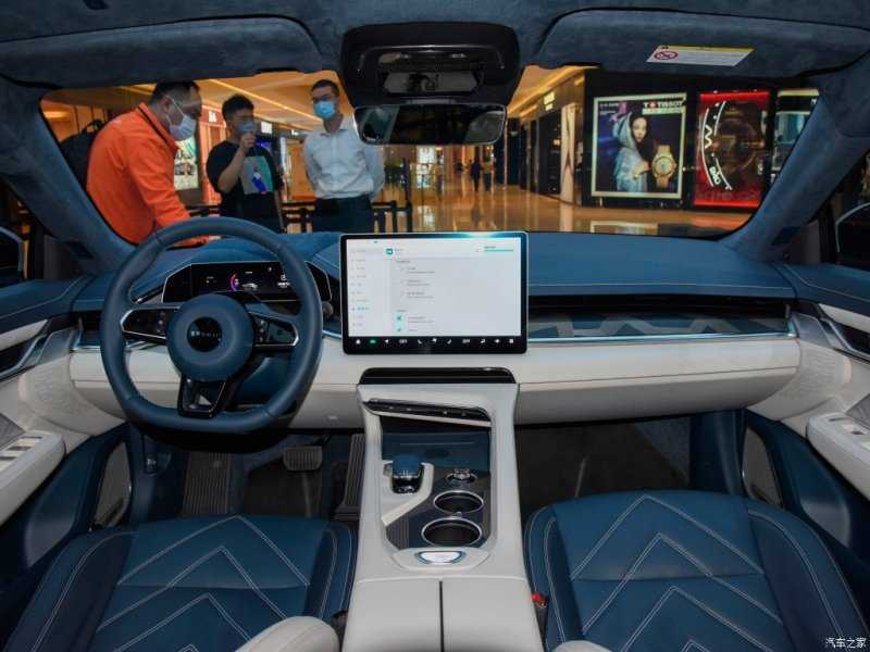 Geely разработает кроссовер с дверьми в стиле Lamborghini