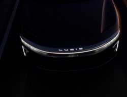 Конкурент Tesla купил рекламу во время интервью Илона Маска