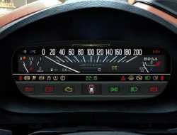 Для Lada Vesta и XRay сделали виртуальную «приборку» в стиле «Жигулей»