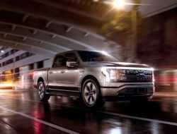 Ford представил 571-сильный электрический пикап F-150 Lightning