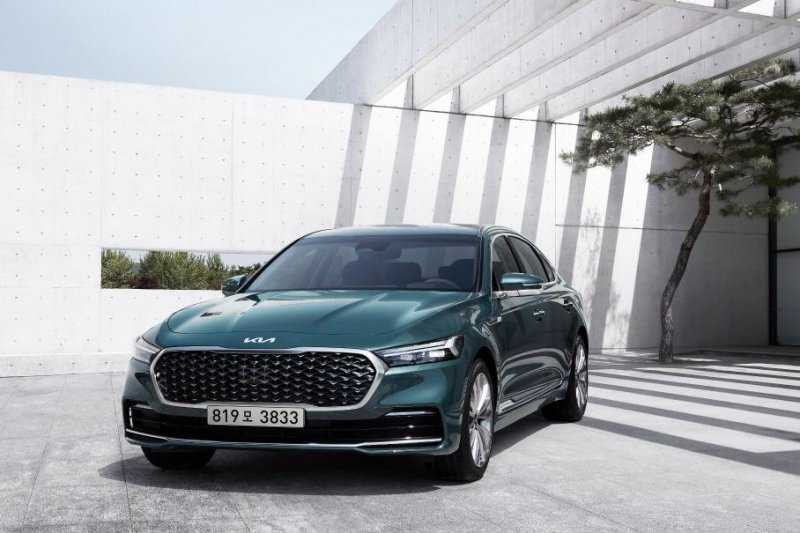 Электрический Ford F-150, первый электрокар Lamborghini и новая Toyota Tundra: главное за неделю