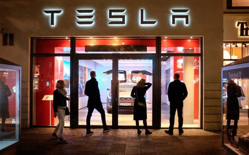 
            Илон Маск заявил о возможном приходе Tesla в Россию
        