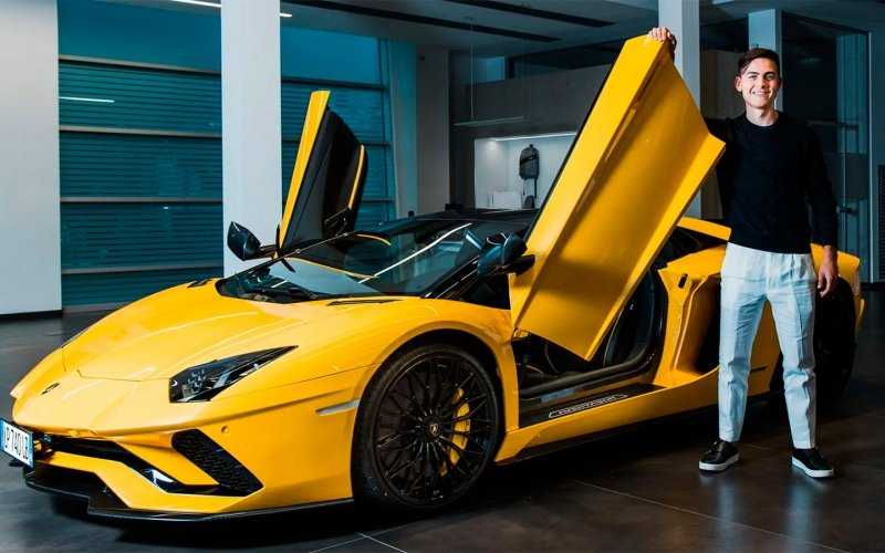 
            Пауло Дибала отметил 100-й гол за &laquo;Ювентус&raquo; покупкой родстера Lamborghini
        