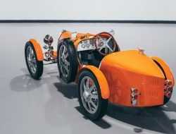 Детский автомобиль Bugatti за $71 тыс. пополнил автопарк аэропорта Дубая