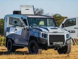 Из Toyota Land Cruiser сделали восьмиместный броневик