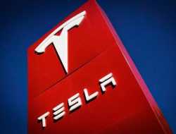 Мантуров приготовился сотрудничать с Tesla по электрокарам