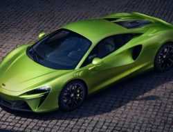McLaren рассказал, почему гибрид Artura получился таким лёгким