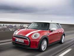 Названы рублевые цены на рестайлинговый хетчбэк MINI