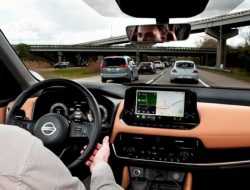 Nissan заставлял стажёра стоять в пробках для испытаний автопилота