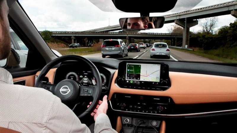 Nissan заставлял стажёра стоять в пробках для испытаний автопилота