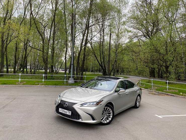 Пижонские страсти: тест-драйв обновленного Lexus ES250