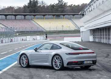 Почему Land Rover Defender стал автомобилем года в России