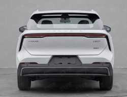 Появились фотографии компактного кроссовера Venucia, разработанного Nissan и Dongfeng