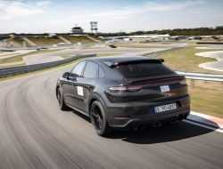 Porsche вывела на тесты Cayenne Turbo Coupe, который управляется как спорткар