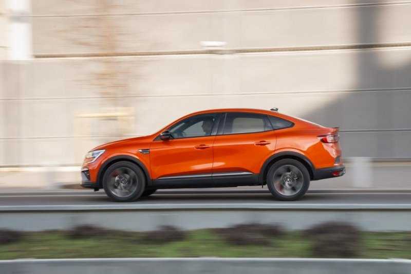 Посмотрите, как Renault Arkana блестяще проходит «лосиный тест»