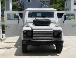 Посмотрите на бронированный Land Rover Defender ООН. Его пустят с молотка
