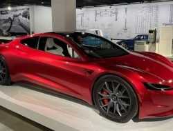 «Реактивный» Tesla Roadster разгонится до «сотни» всего за секунду