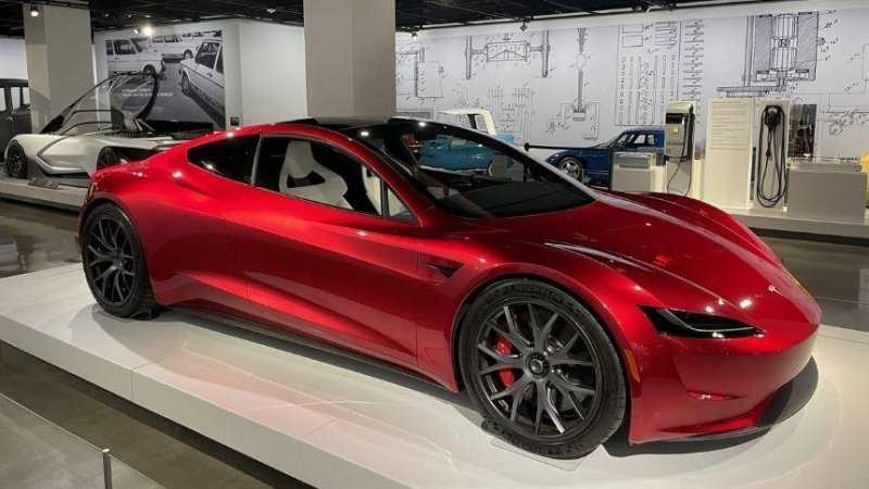 &laquo;Реактивный&raquo; Tesla Roadster разгонится до &laquo;сотни&raquo; всего за секунду