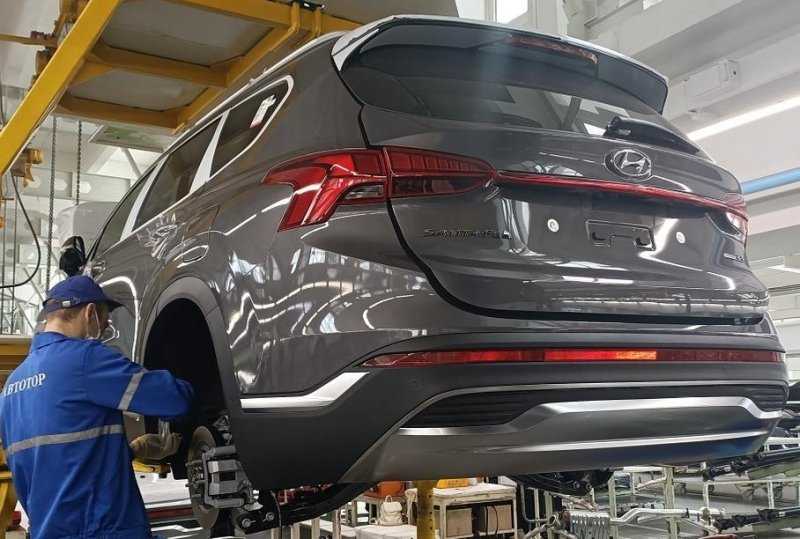 Российские атозаводы не остановят выпуск машин из-за нехватки деталей