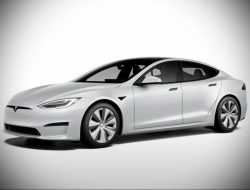 Tesla обвинили в махинациях с динамическими характеристиками