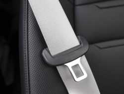 Tesla запатентовала систему, которая заставит водителей пристегиваться