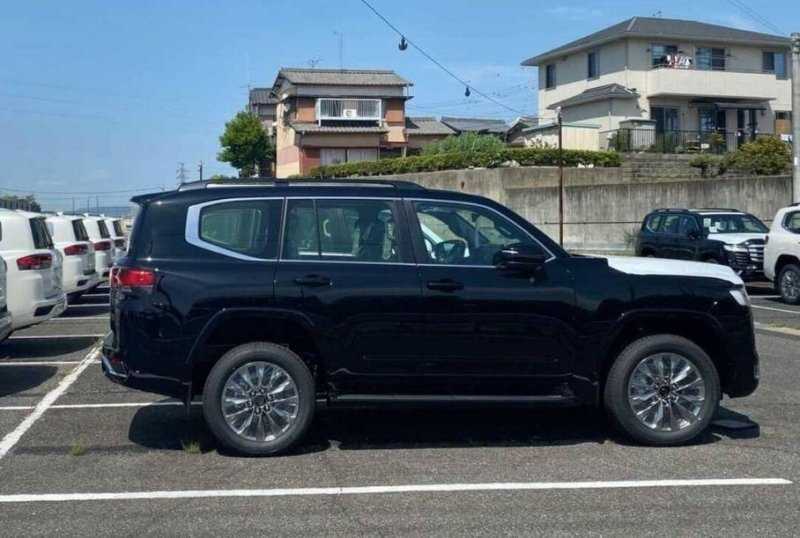 Toyota Land Cruiser 300: появились новые подробности о  дате премьеры
