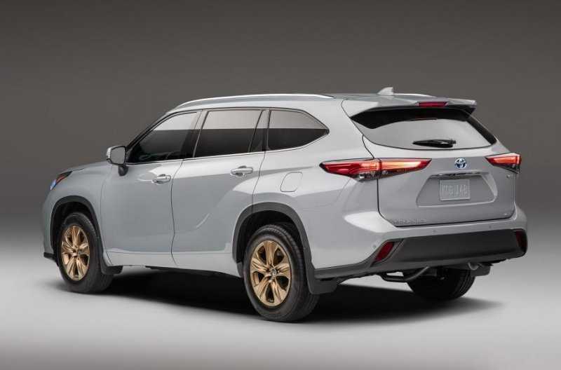 Toyota украсила новый Highlander &laquo;бронзовыми&raquo; акцентами