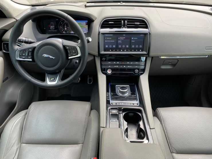 Ты мне — не пара: сравнительный тест Infiniti QX50 и Jaguar F-Pace