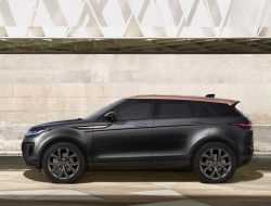 В Россию привезли уникальный «бронзовый» Range Rover Evoque
