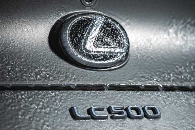 Видео: что будет, если поместить кабриолет Lexus в морозильную камеру на 12 часов