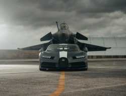 Видео: гиперкар Bugatti устроил гонку с палубным истребителем