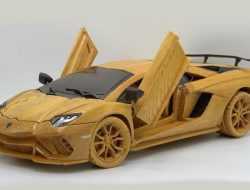 Видео: из деревянного бруса сделали копию Lamborghini Aventador