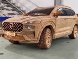 Видео: из деревянного бруса сделали точную копию Hyundai Santa Fe