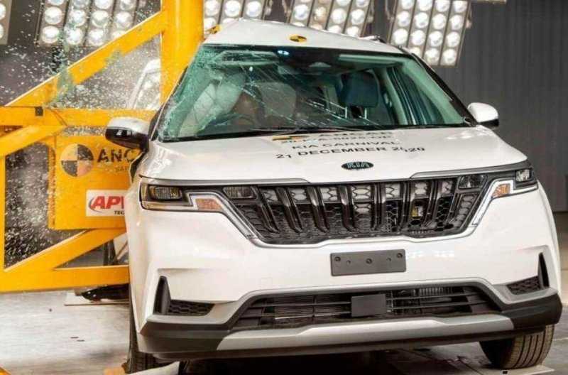 Видео: праворульный Kia Carnival проходит краш-тест