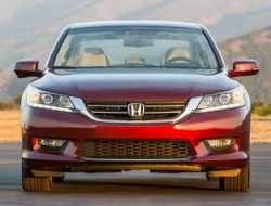 Владельцы Honda Accord массово жалуются на «рулевую аномалию»