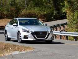 Владелец Nissan обнаружил, что сотрудники дилера катались на его машине