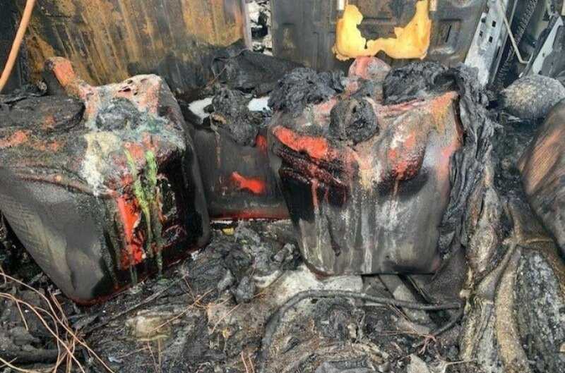 Водитель перевозил бензин и случайно сжег свой Hummer