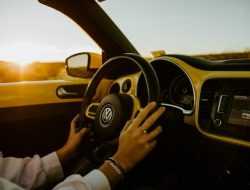 Volkswagen будет продавать доступ к автопилоту за 600 рублей в час