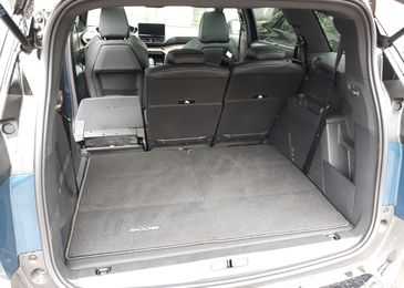 Выстрел в спину: первый тест-драйв обновленного кроссовера Peugeot 5008