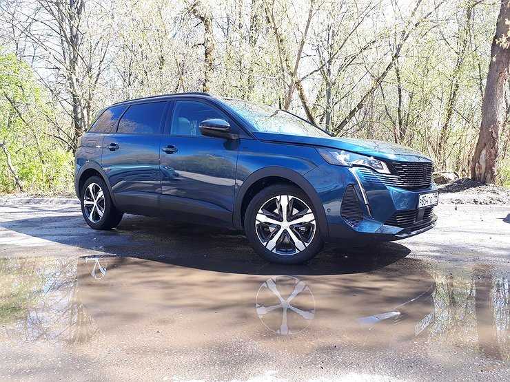 Выстрел в спину: первый тест-драйв обновленного кроссовера Peugeot 5008