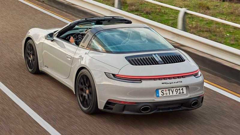 
            Porsche назвала российскую стоимость новой 911 GTS
        