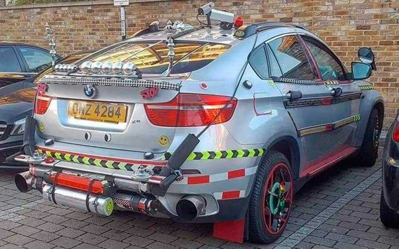 
            В Великобритании заметили очень странный BMW X6. Фото
        